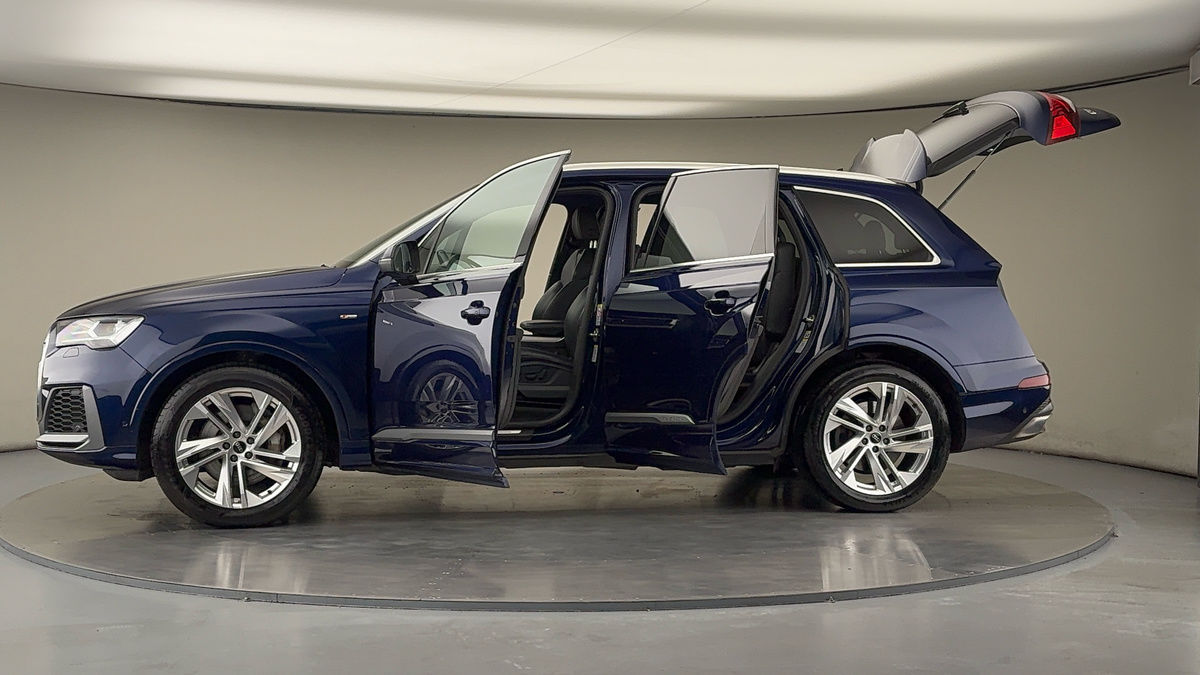 More views of Audi Q7