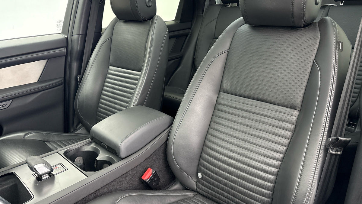 Land Rover Discovery Sport Image 7