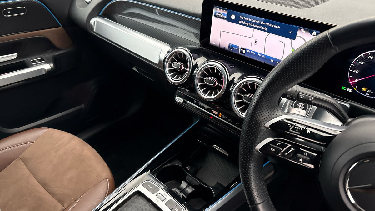 Mercedes-Benz GLB Image 18