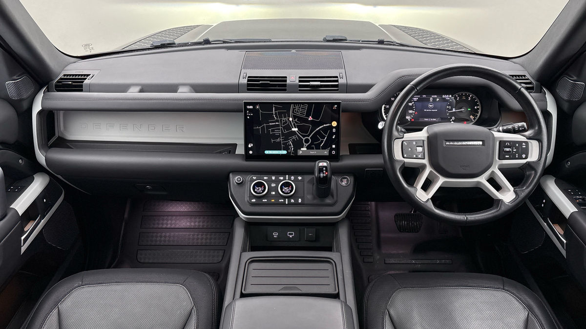 Land Rover Defender 110 Image 12