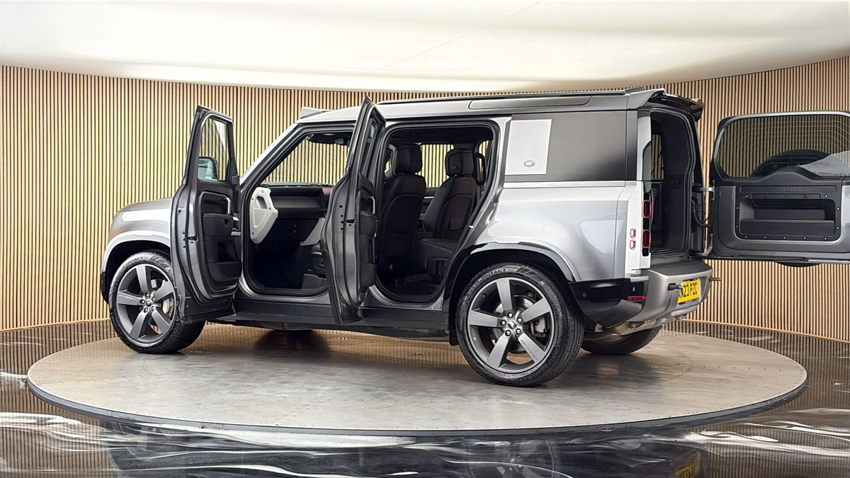 More views of Land Rover Defender 110