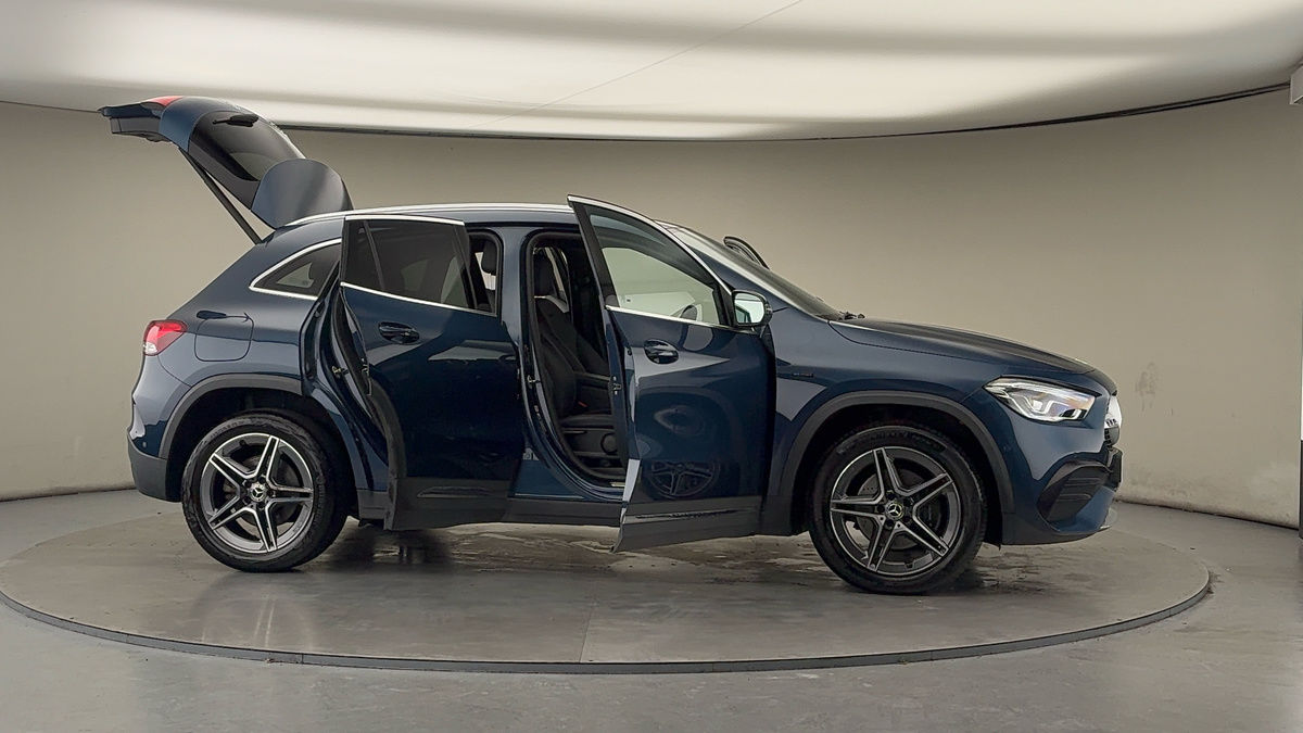 More views of Mercedes-Benz GLA