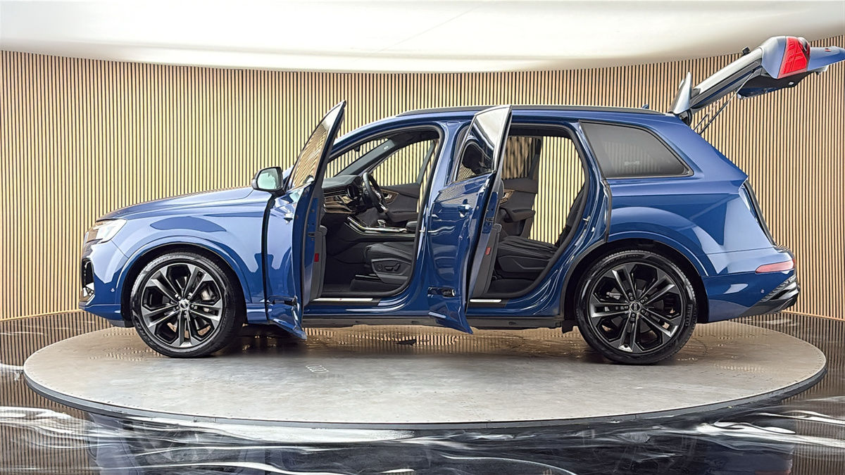More views of Audi Q7