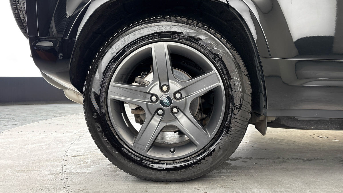 Land Rover Defender 110 Image 10