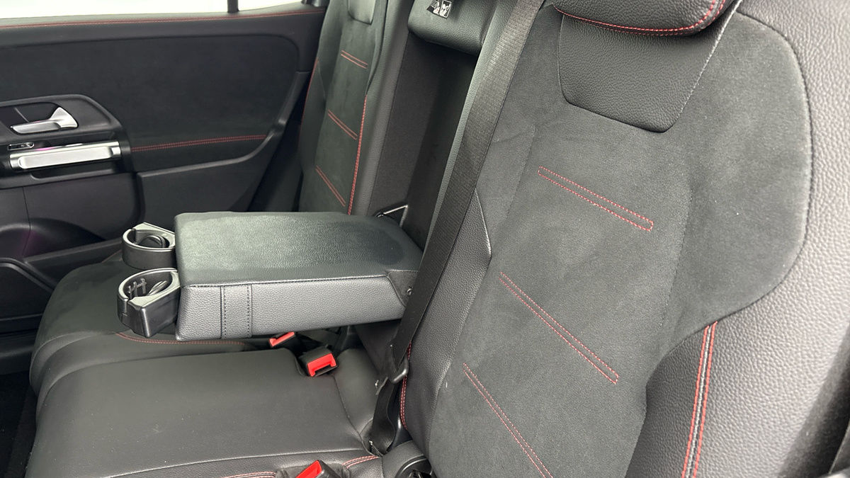 Mercedes-Benz GLB Image 9