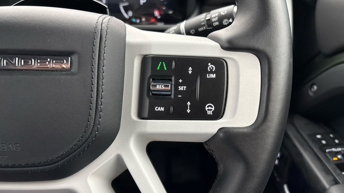 Land Rover Defender 90 Image 14