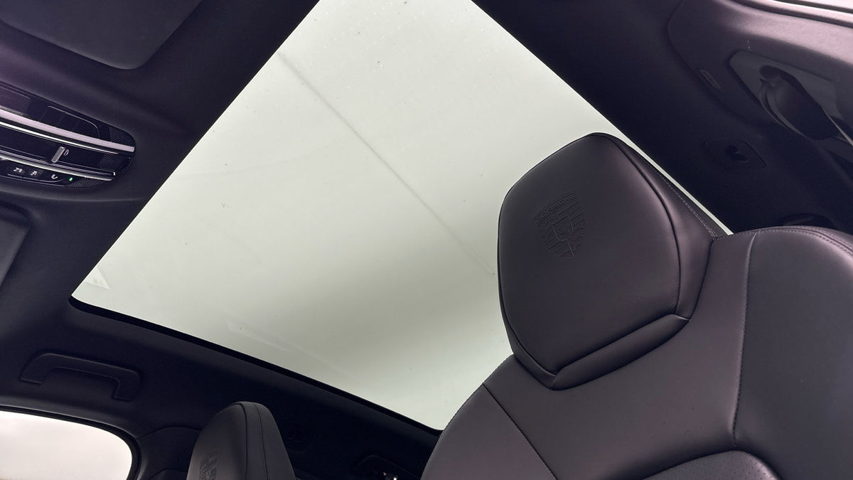 Porsche Cayenne Image 6