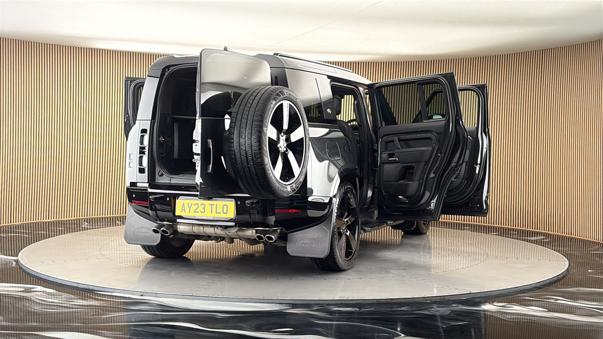 More views of Land Rover Defender 110