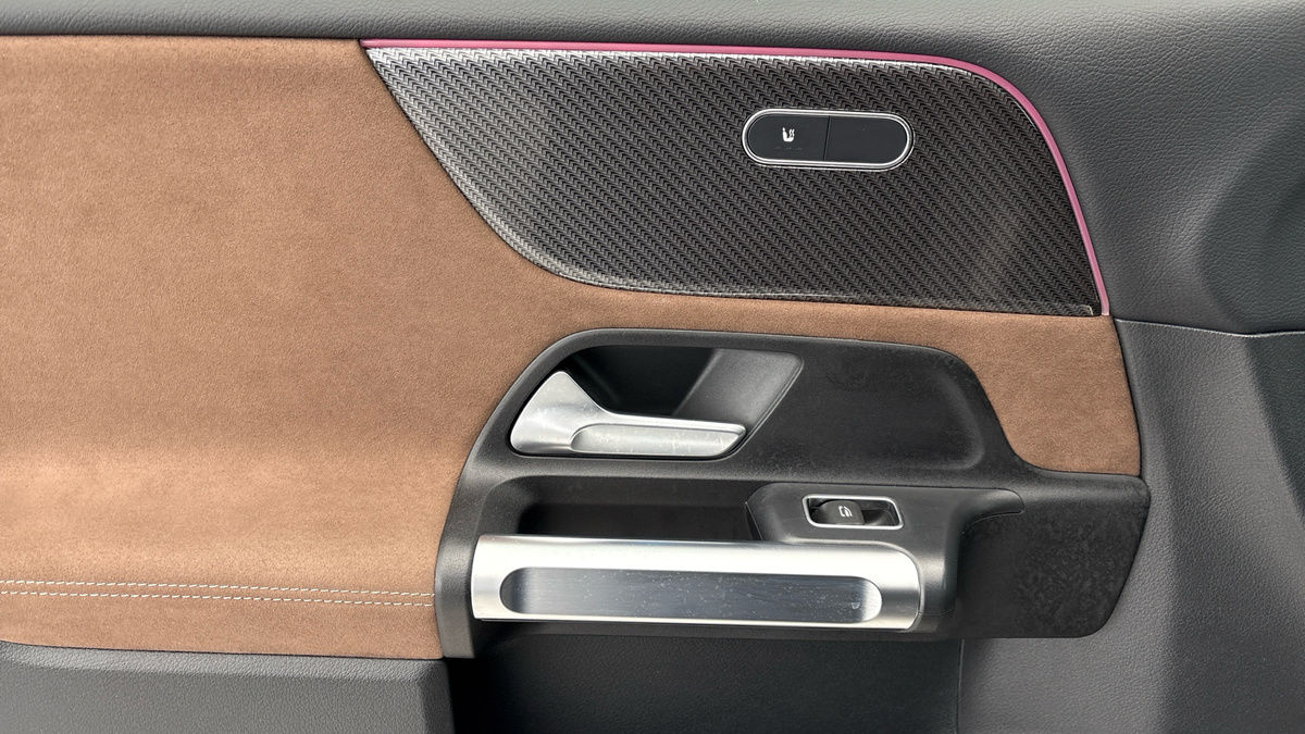 Mercedes-Benz GLB Image 19