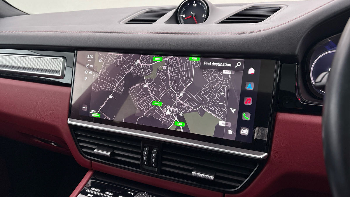 Porsche Cayenne Image 17