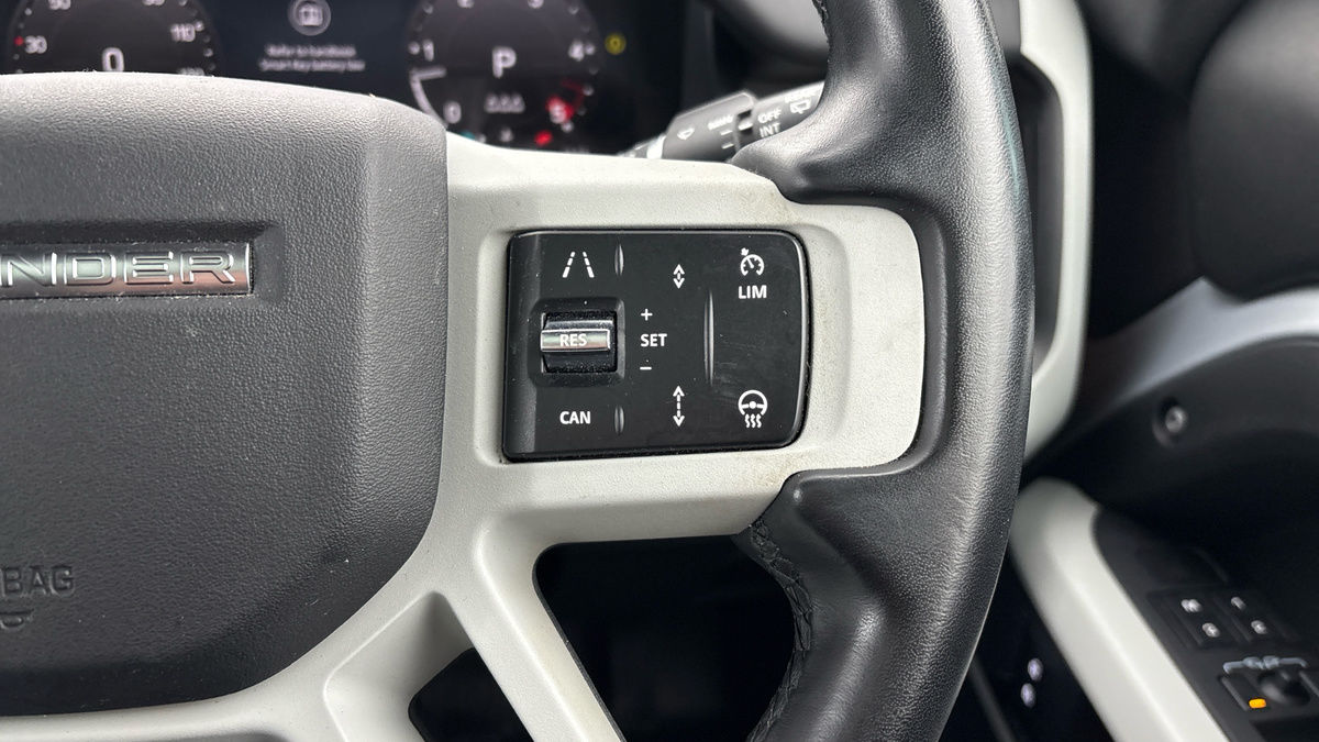 Land Rover Defender 110 Image 14