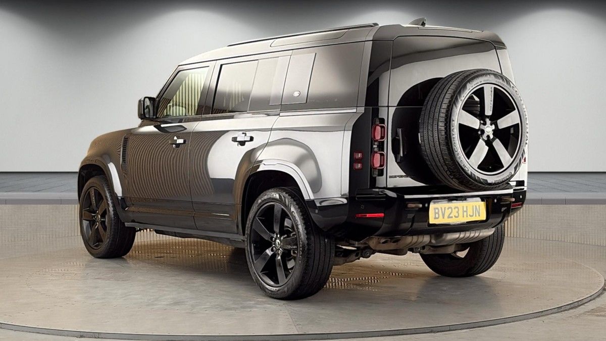 Land Rover Defender 110 Image 2