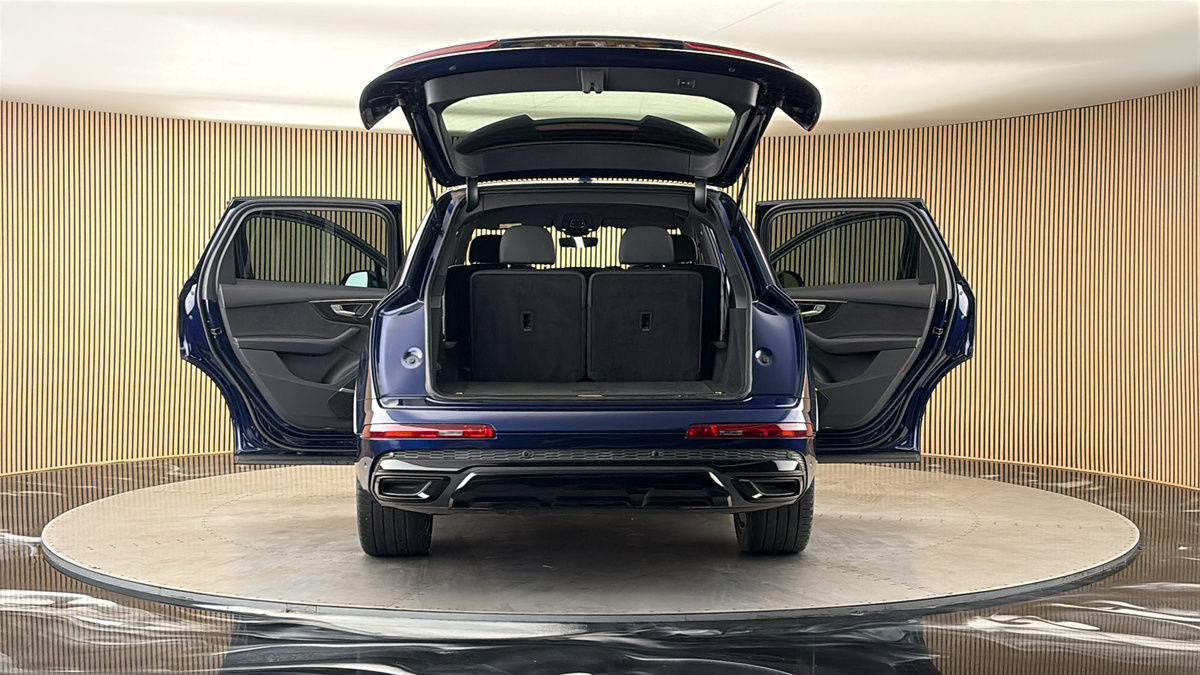 More views of Audi Q7