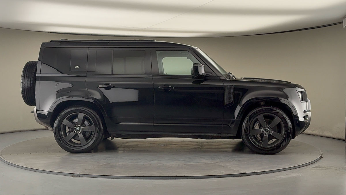 Land Rover Defender 110 Image 16