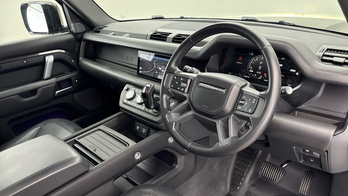 Land Rover Defender 110 Image 5
