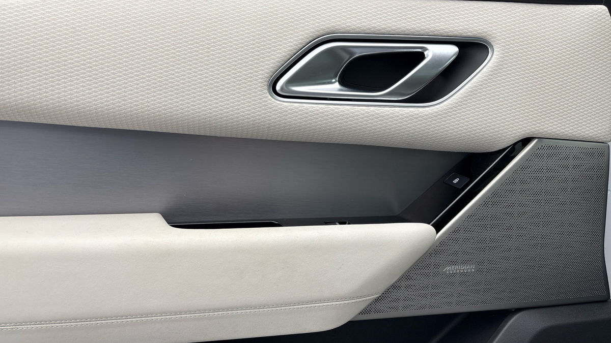 Land Rover Range Rover Velar Image 19