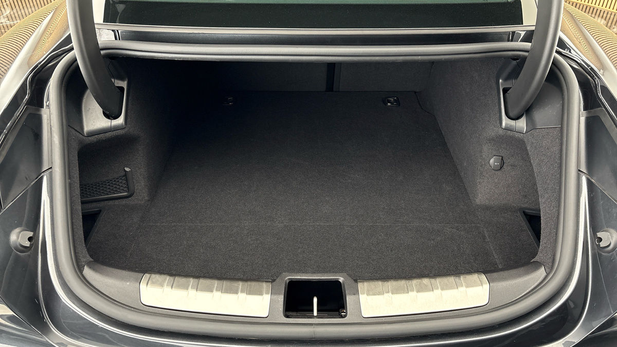 Porsche Taycan Image 12
