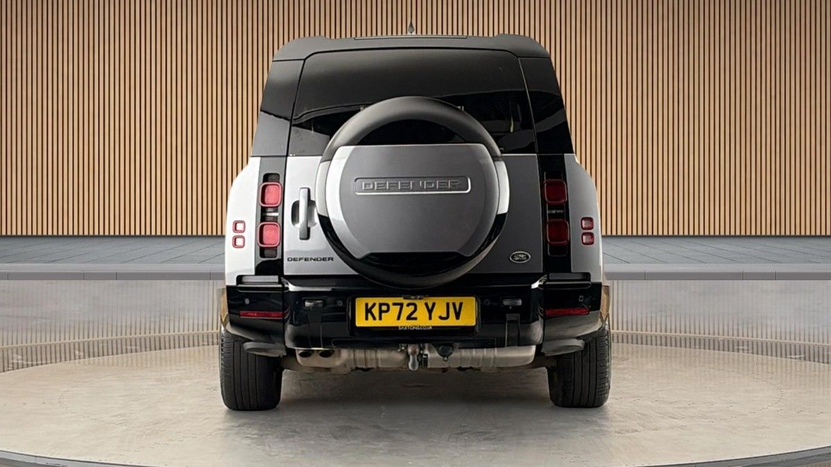 Land Rover Defender 130 Image 4