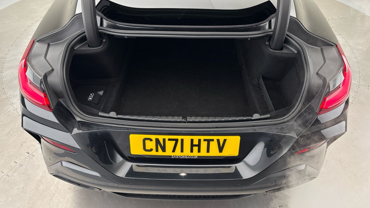 BMW 8 Series Image 11