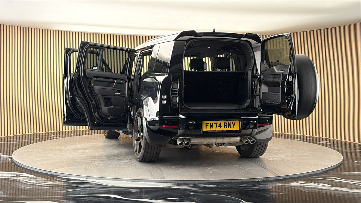 More views of Land Rover Defender 110