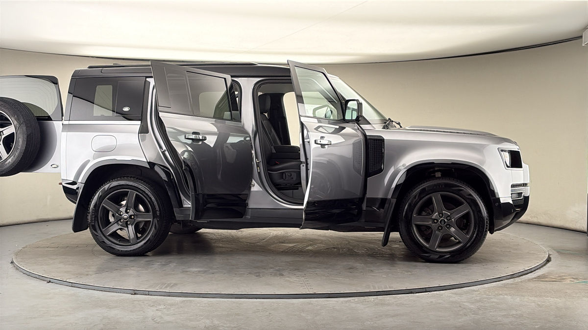 More views of Land Rover Defender 110