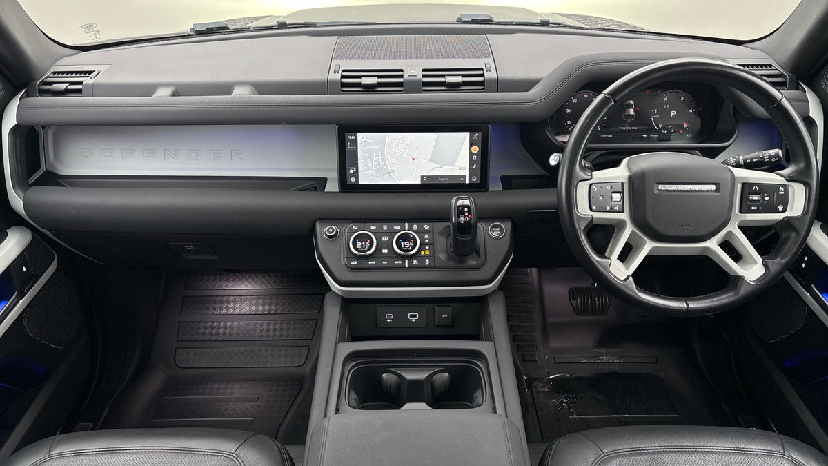 Land Rover Defender 110 Image 12