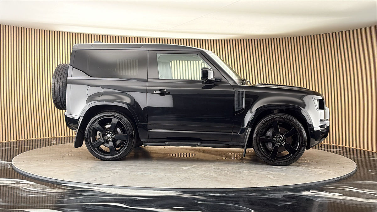 More views of Land Rover Defender 90
