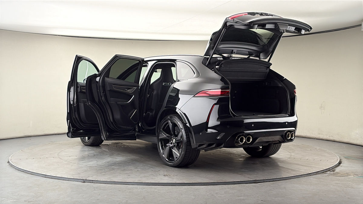Jaguar F-PACE Image 23