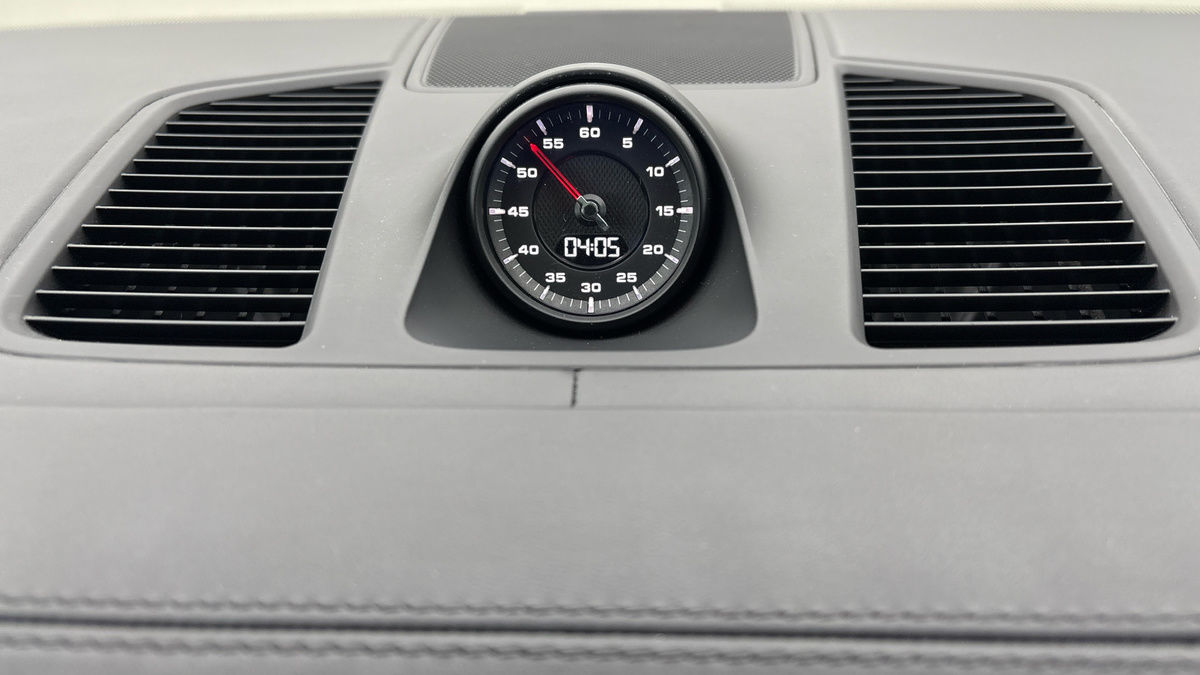 Porsche Cayenne Image 25