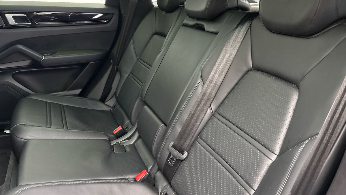 Porsche Cayenne Image 8