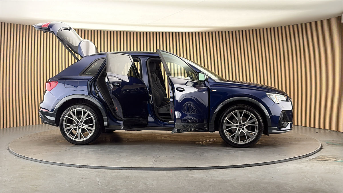 More views of Audi Q3