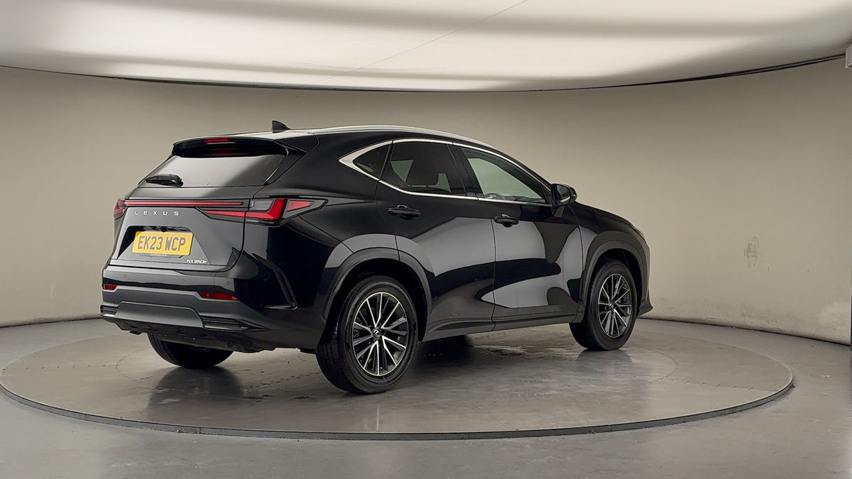 Lexus NX Image 21