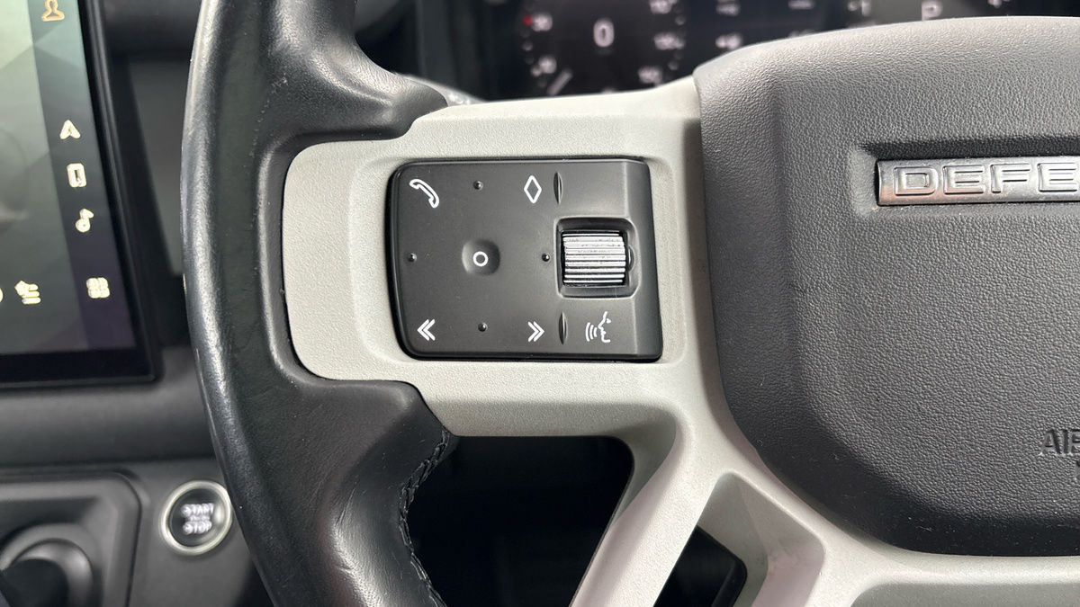Land Rover Defender 130 Image 13