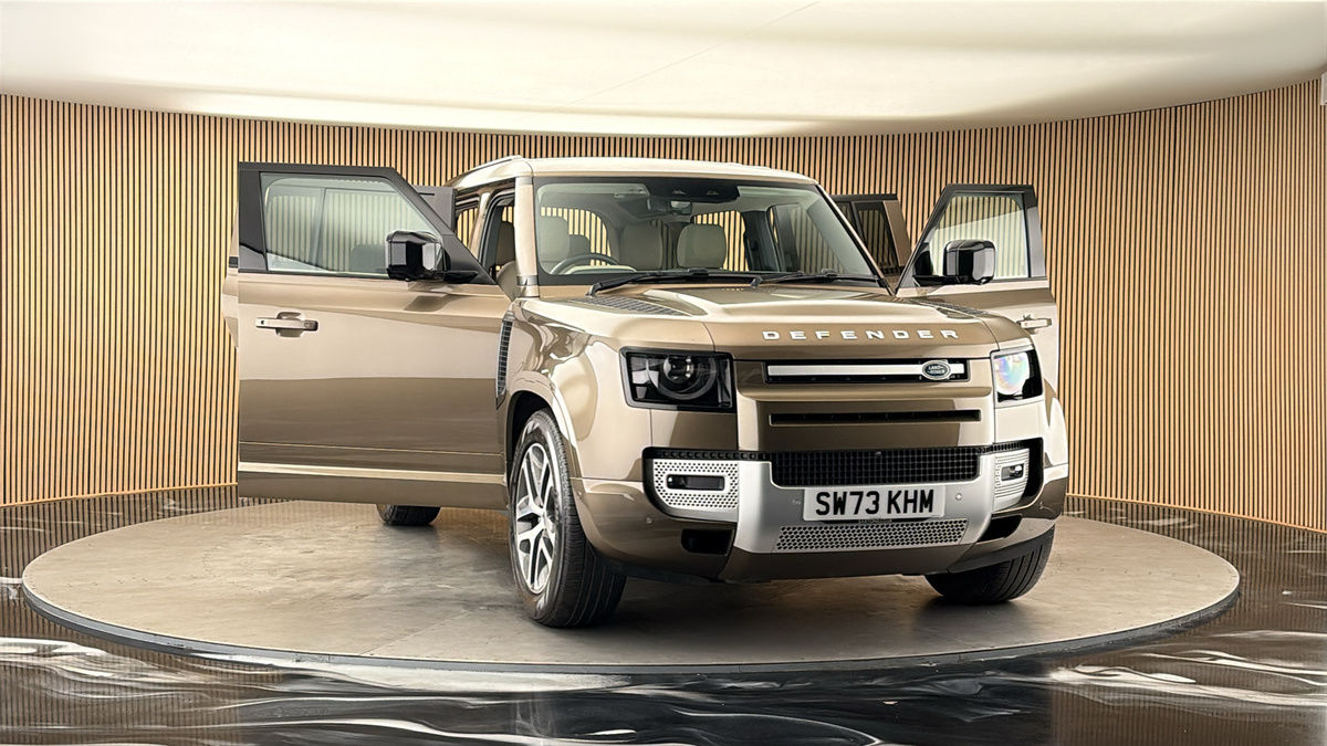 More views of Land Rover Defender 110