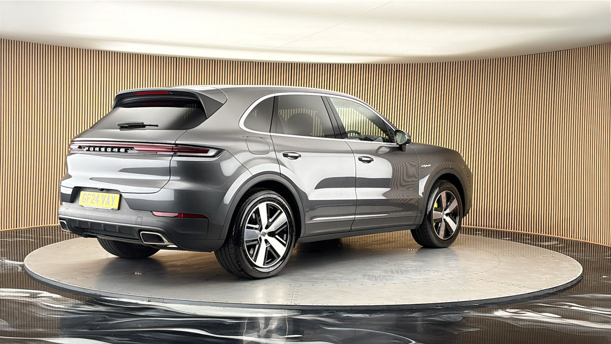 Porsche Cayenne Image 21