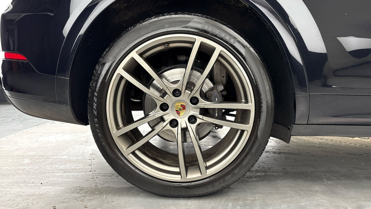 Porsche Cayenne Image 10