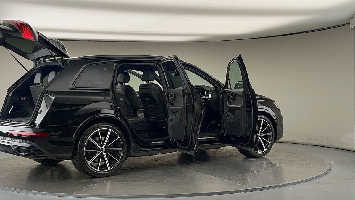 More views of Audi Q7
