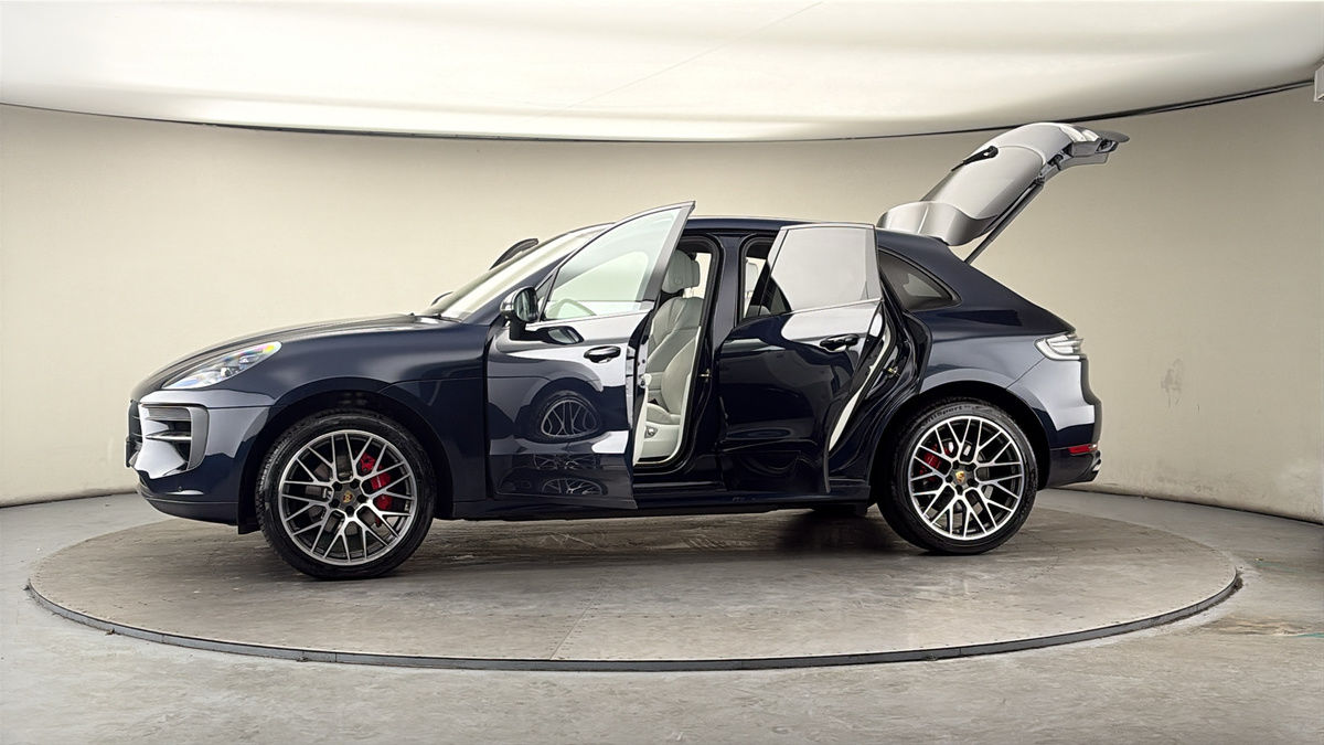 More views of Porsche Macan