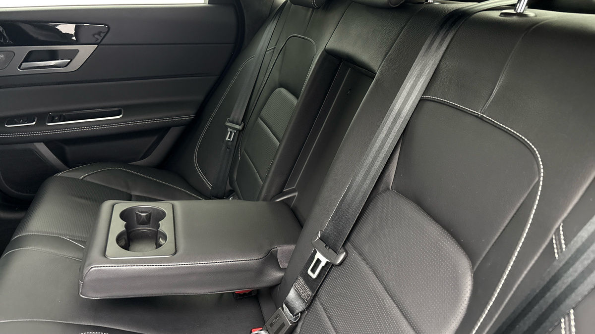 Jaguar XF Image 9