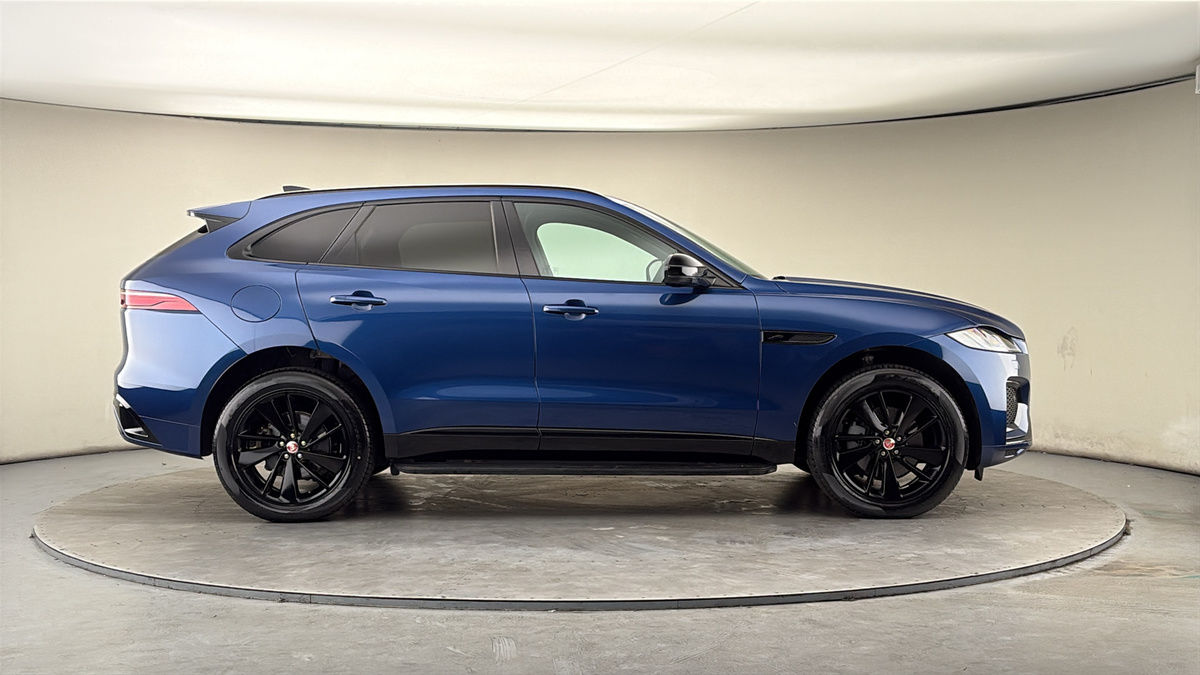 Jaguar F-PACE Image 16
