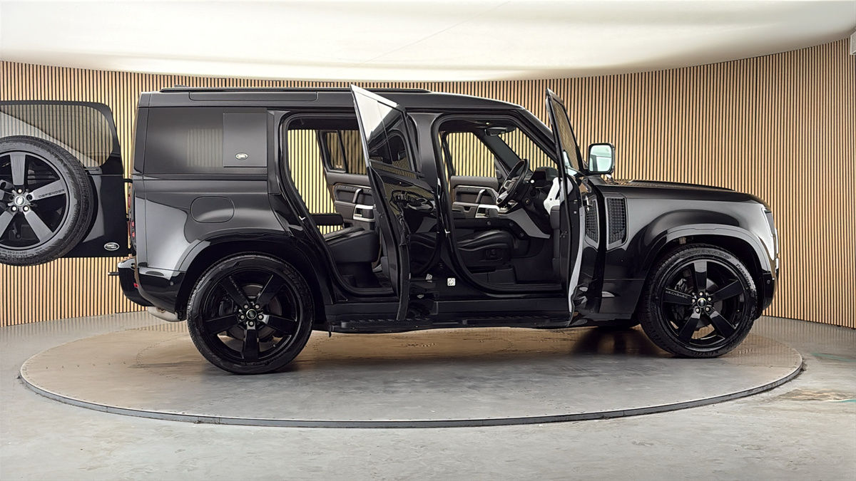 More views of Land Rover Defender 110