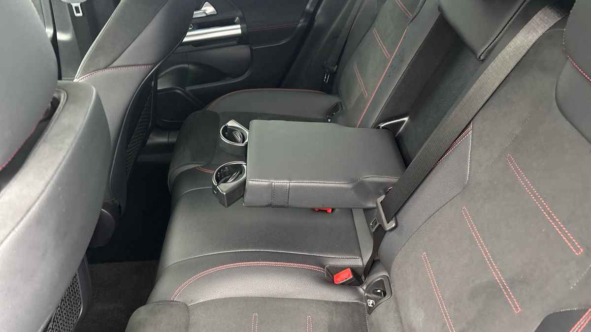 Mercedes-Benz EQA Image 9