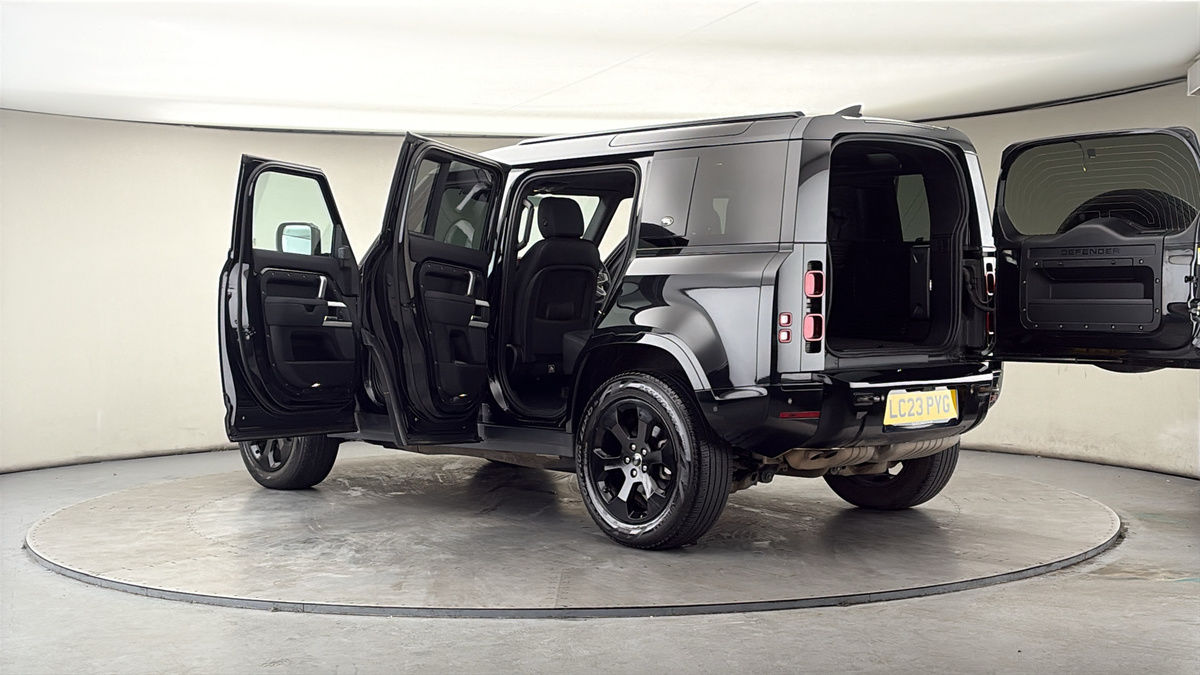 More views of Land Rover Defender 110