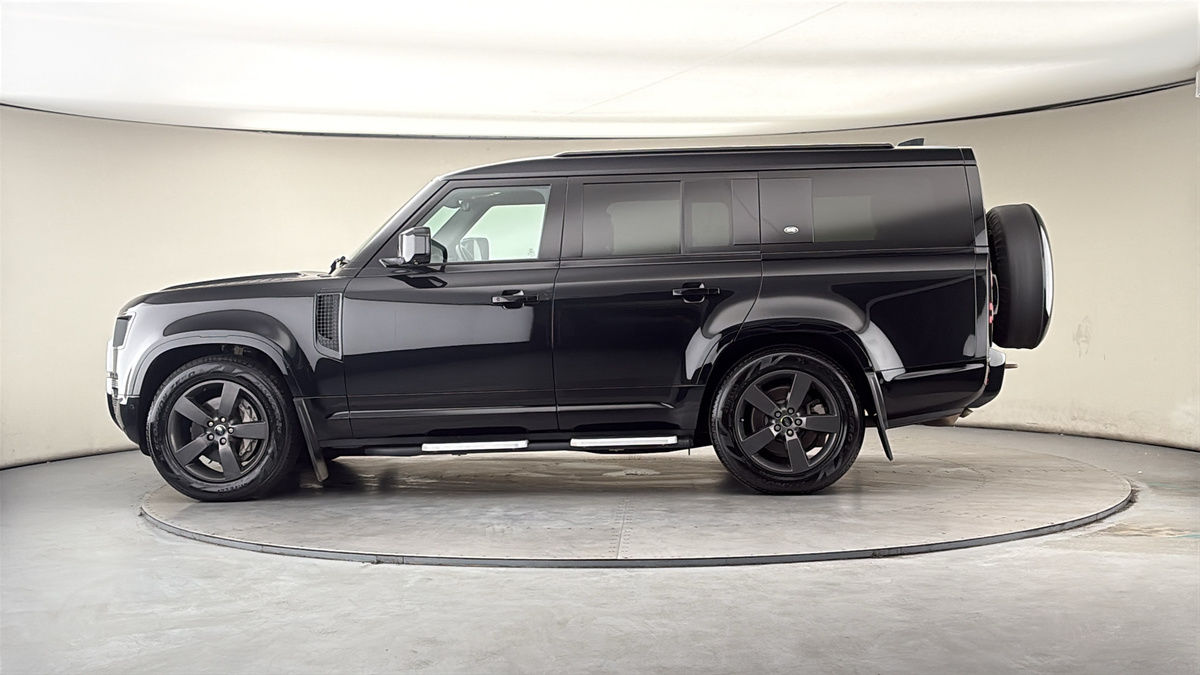 Land Rover Defender 130 Image 15