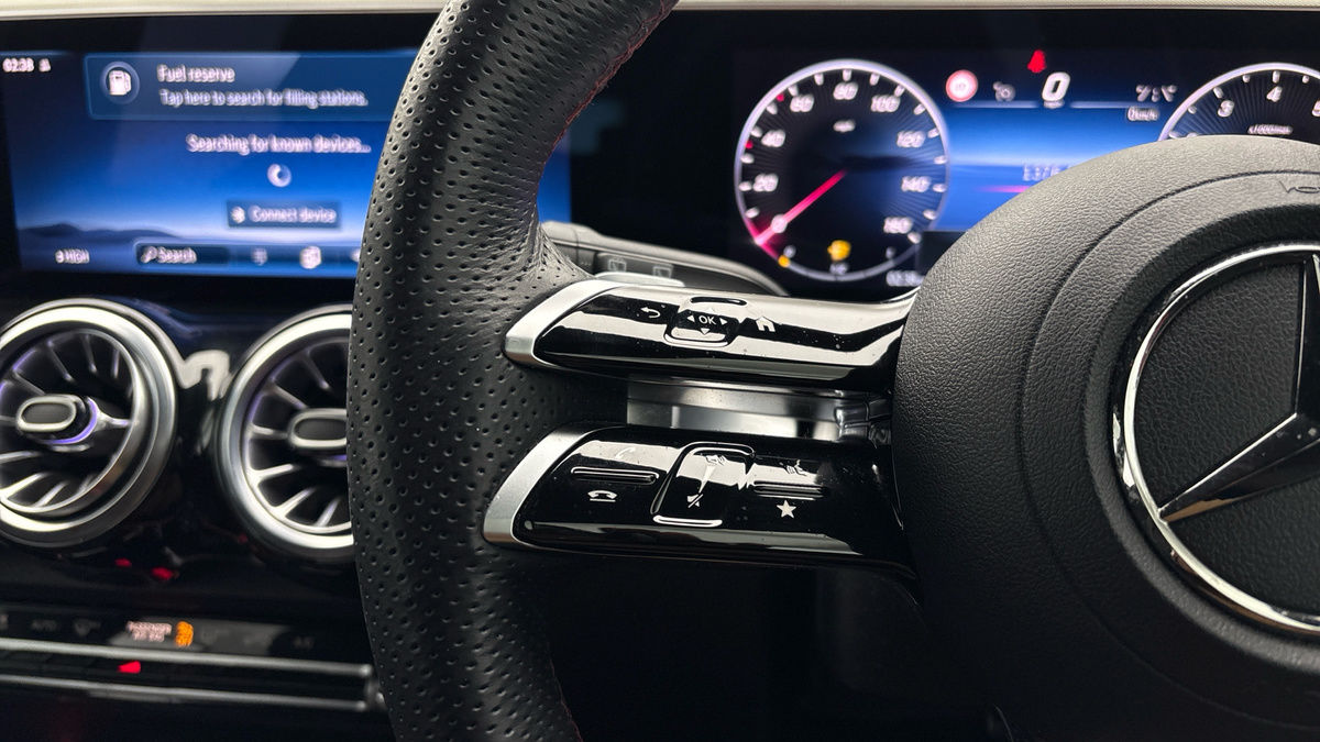 Mercedes-Benz GLB Image 13