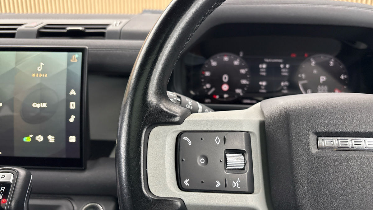 Land Rover Defender 130 Image 13