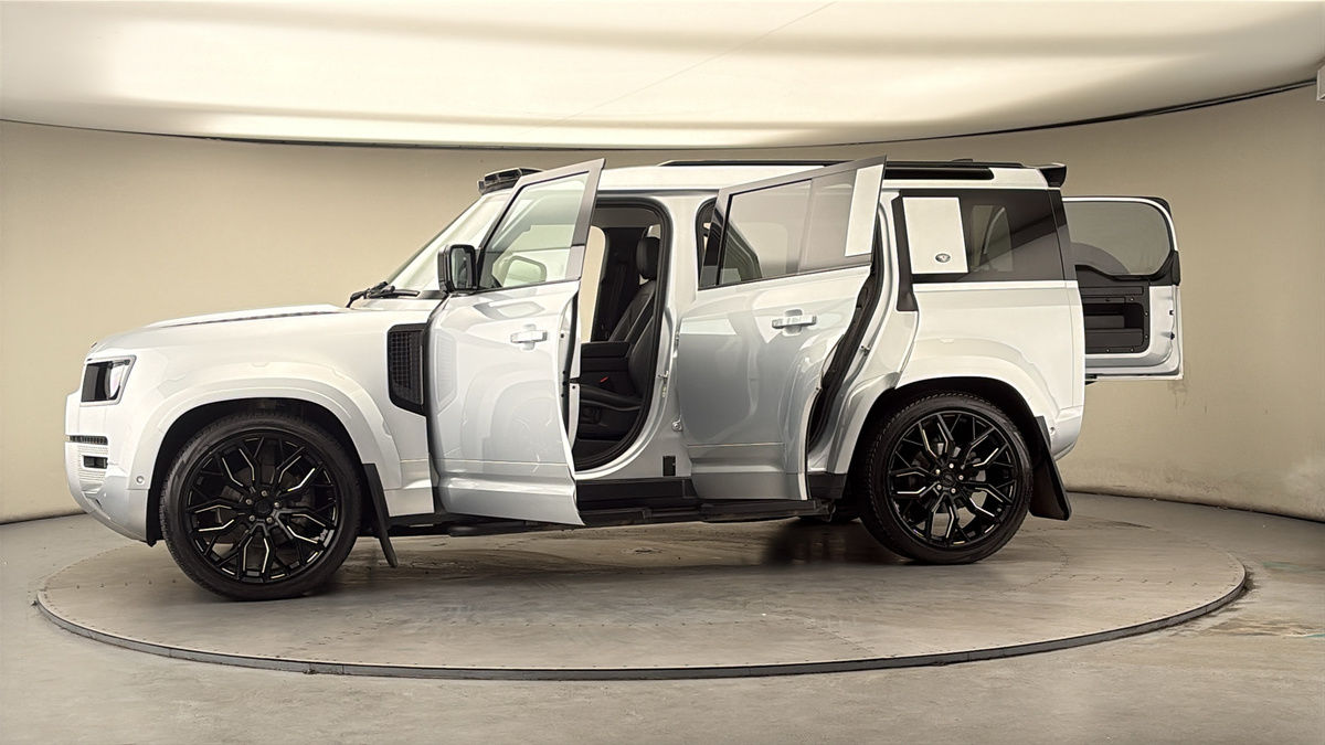 More views of Land Rover Defender 110