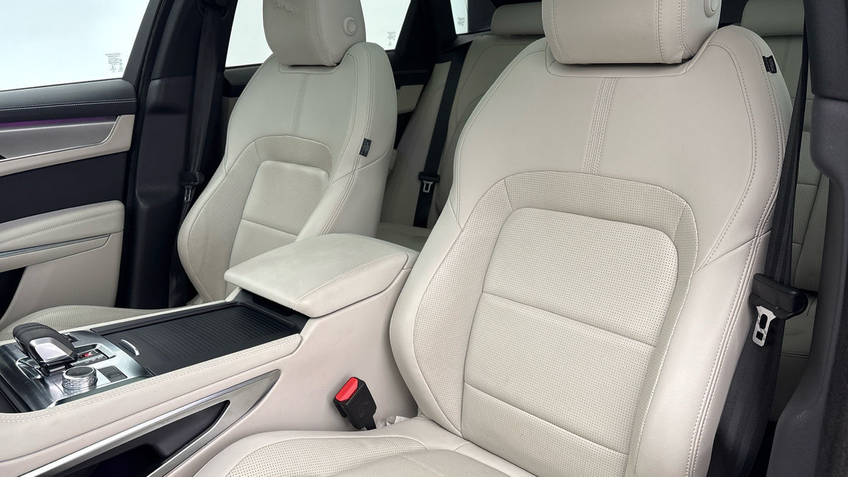 Jaguar F-PACE Image 7