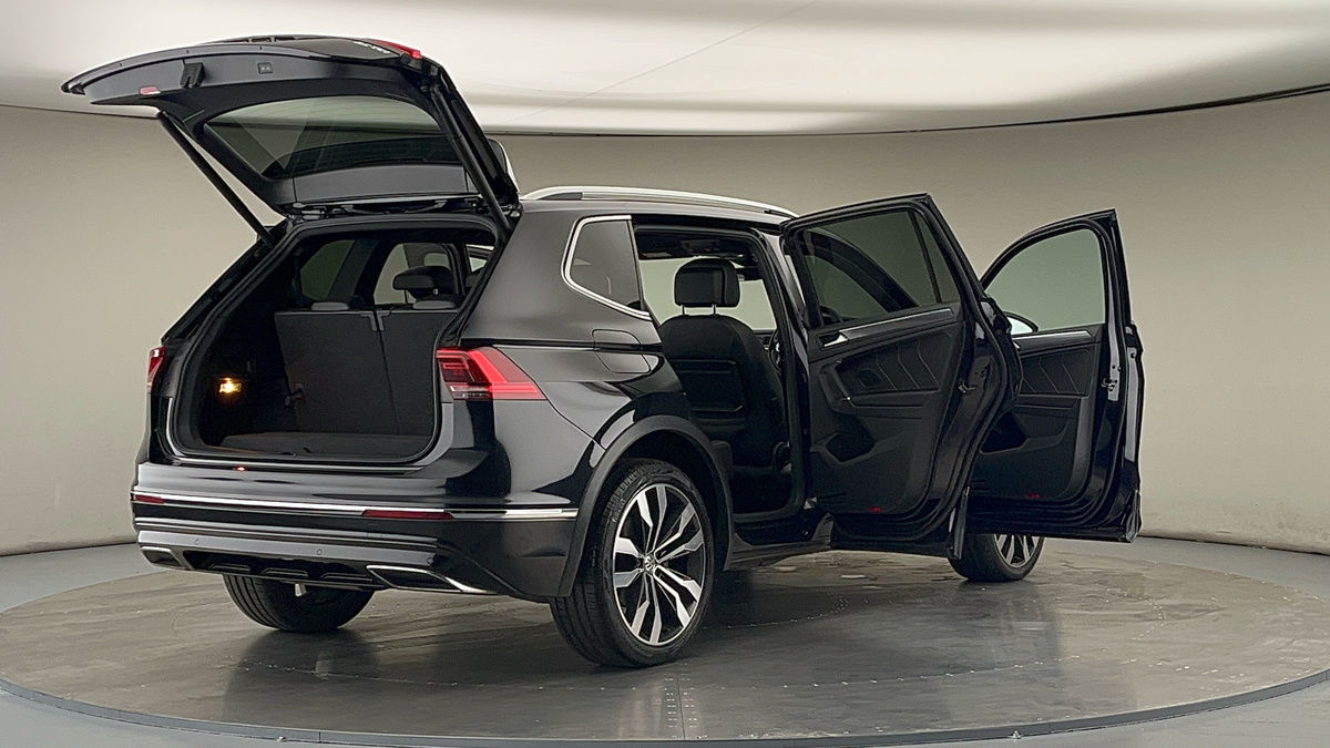 More views of Volkswagen Tiguan Allspace