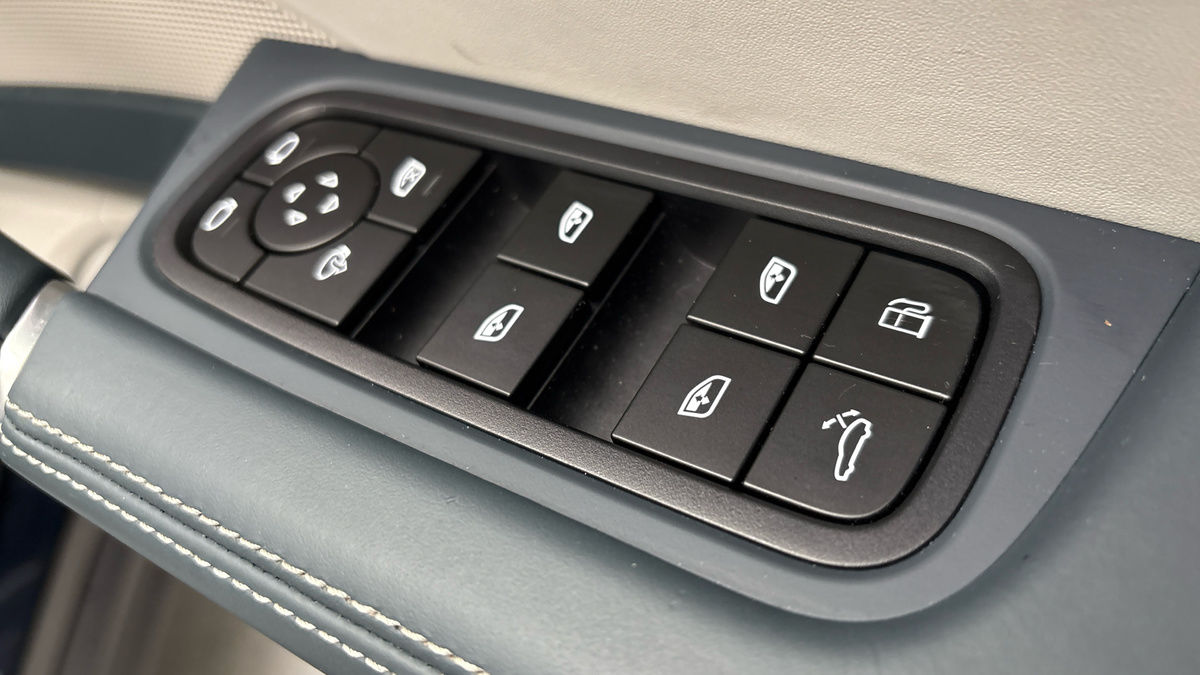 Porsche Cayenne Image 30